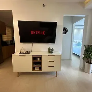 Apartment Modern Oasis: Pool + Netflix, Manila